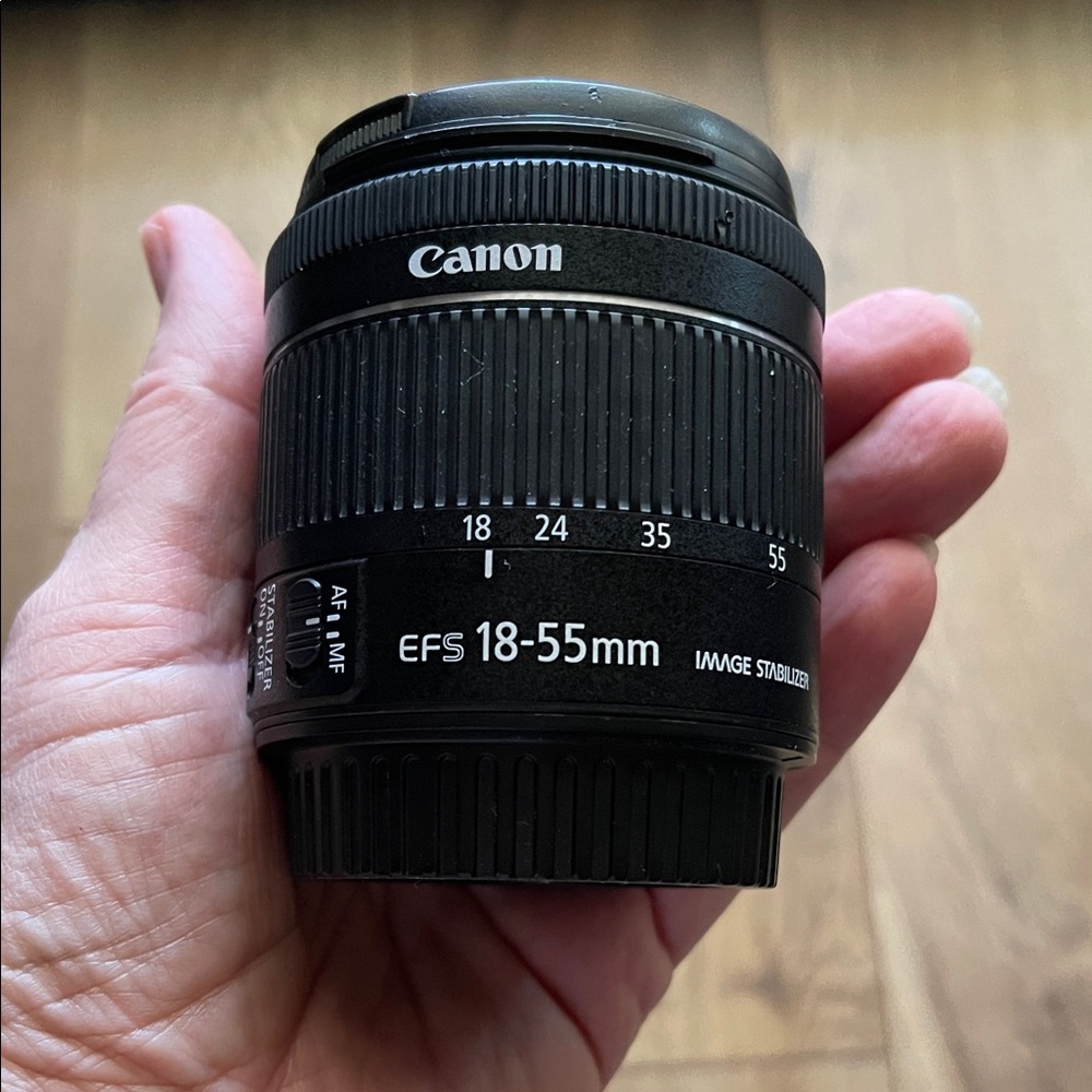 Canon EFS 18-55mm Lens in Black